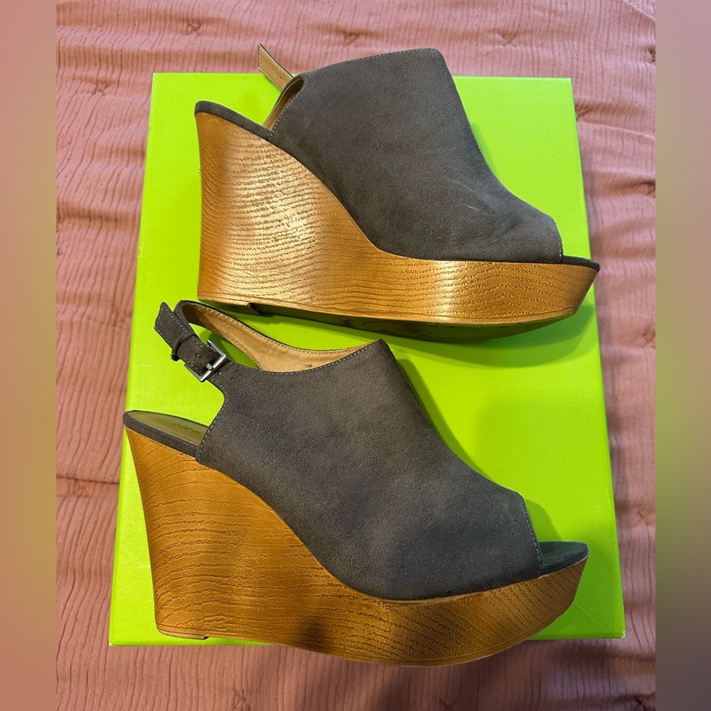 Shoes - Picture 2 of 3